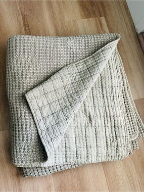 100% Cotton Waffle Textured Quilted Queen Coverlet